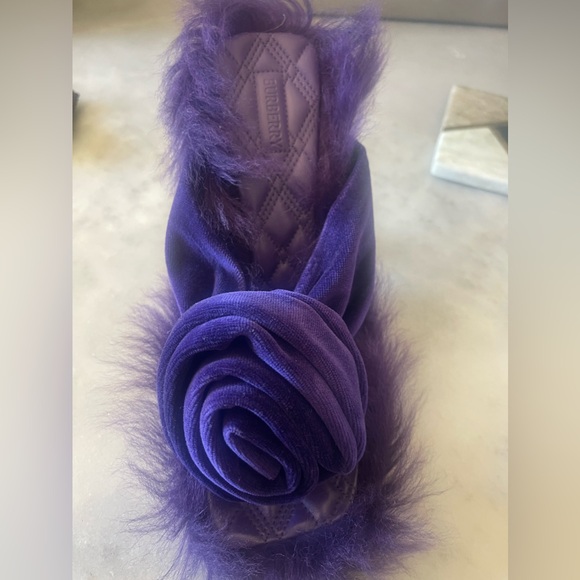 BURBERRY -  Rose Shearling Mule Sandal - Picture 4 of 7